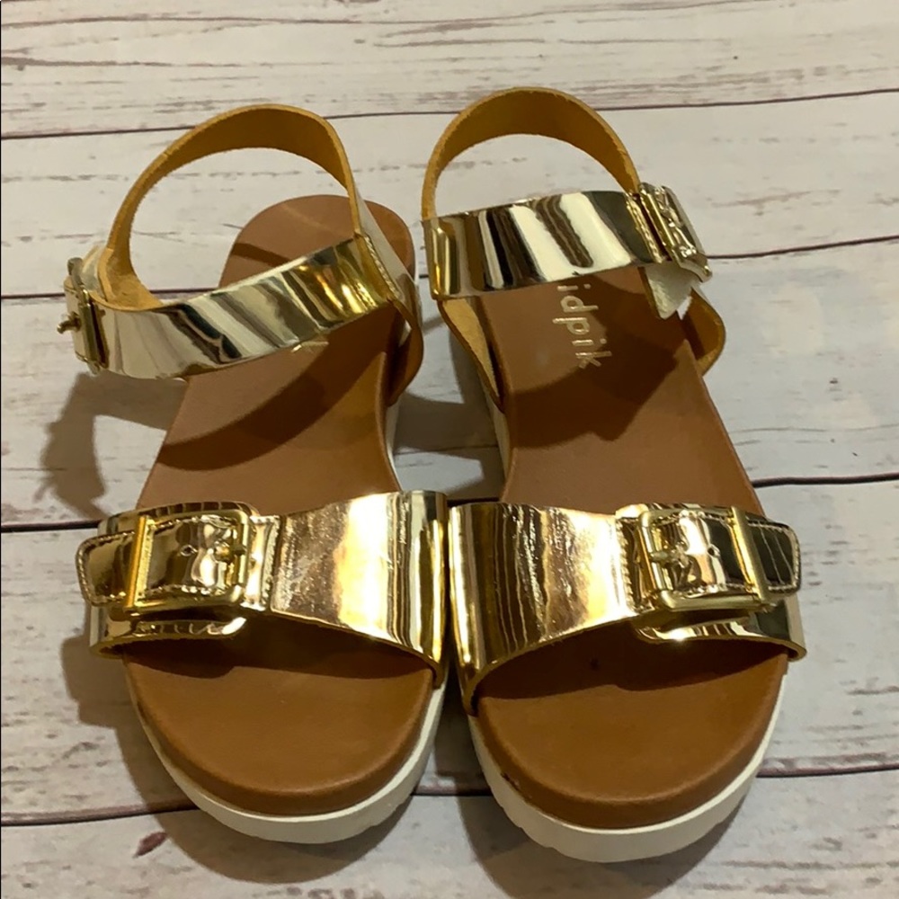Girls gold sandals size 2